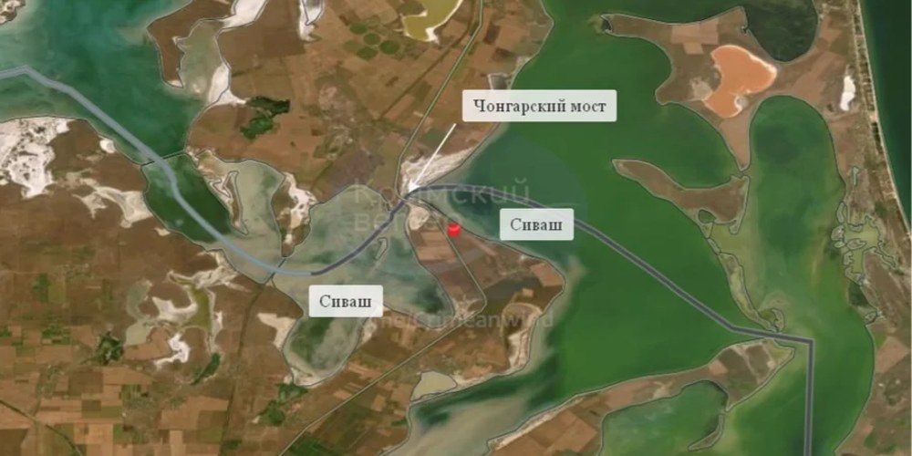 Супутникові знімки пожеж біля двох АЗС у Джанкої та біля Чонгарського мосту