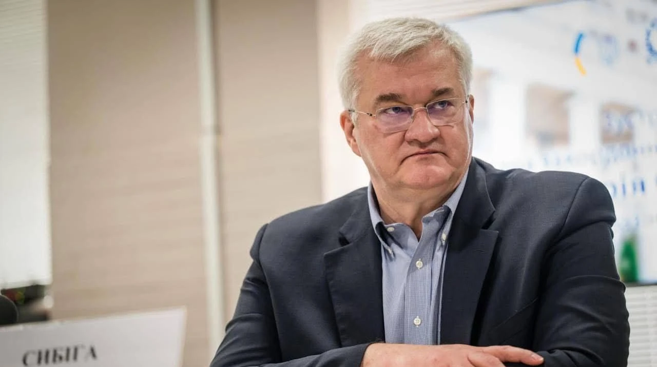 Андрій Сибіга під час телефонної розмови (без конкретного фото з джерел)