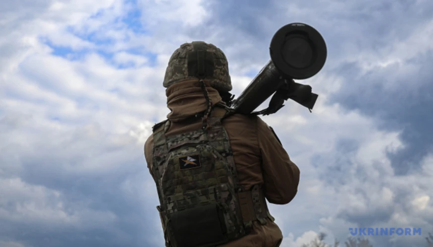 Українські зенітні ракетні війська та мобільні вогневі групи Сил оборони відбивають повітряний напад безпілотників