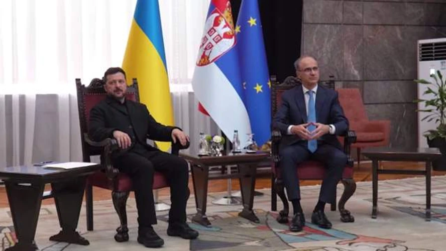 Володимир Зеленський під час розмови з прем'єр-міністром Сербії Джуро Мацутом про підтримку енергетики та відбудову міста.